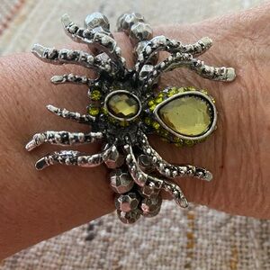 Metal Spider With Green Coloured Gem Head & Body Stretch Bracelet